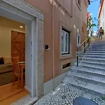 Cozy & Modern Retreat In Central Lisbon
